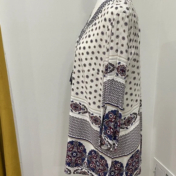 Elegant Navy and White Women's Tunic Top - Picture 5 of 5